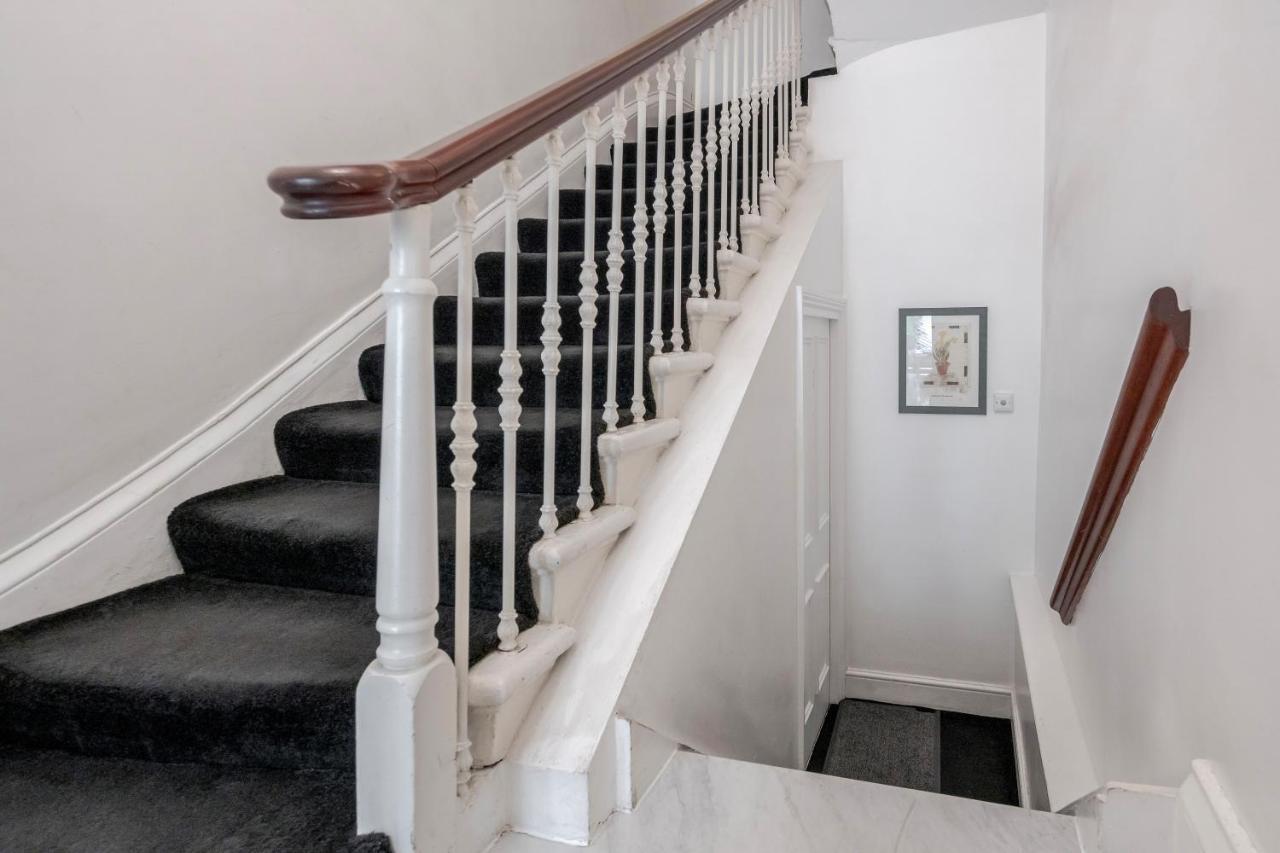 Oxford Street Homestay Londra Dış mekan fotoğraf