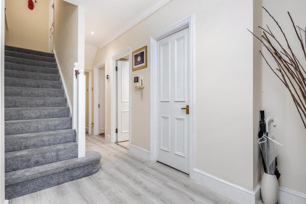 Oxford Street Homestay Londra Dış mekan fotoğraf