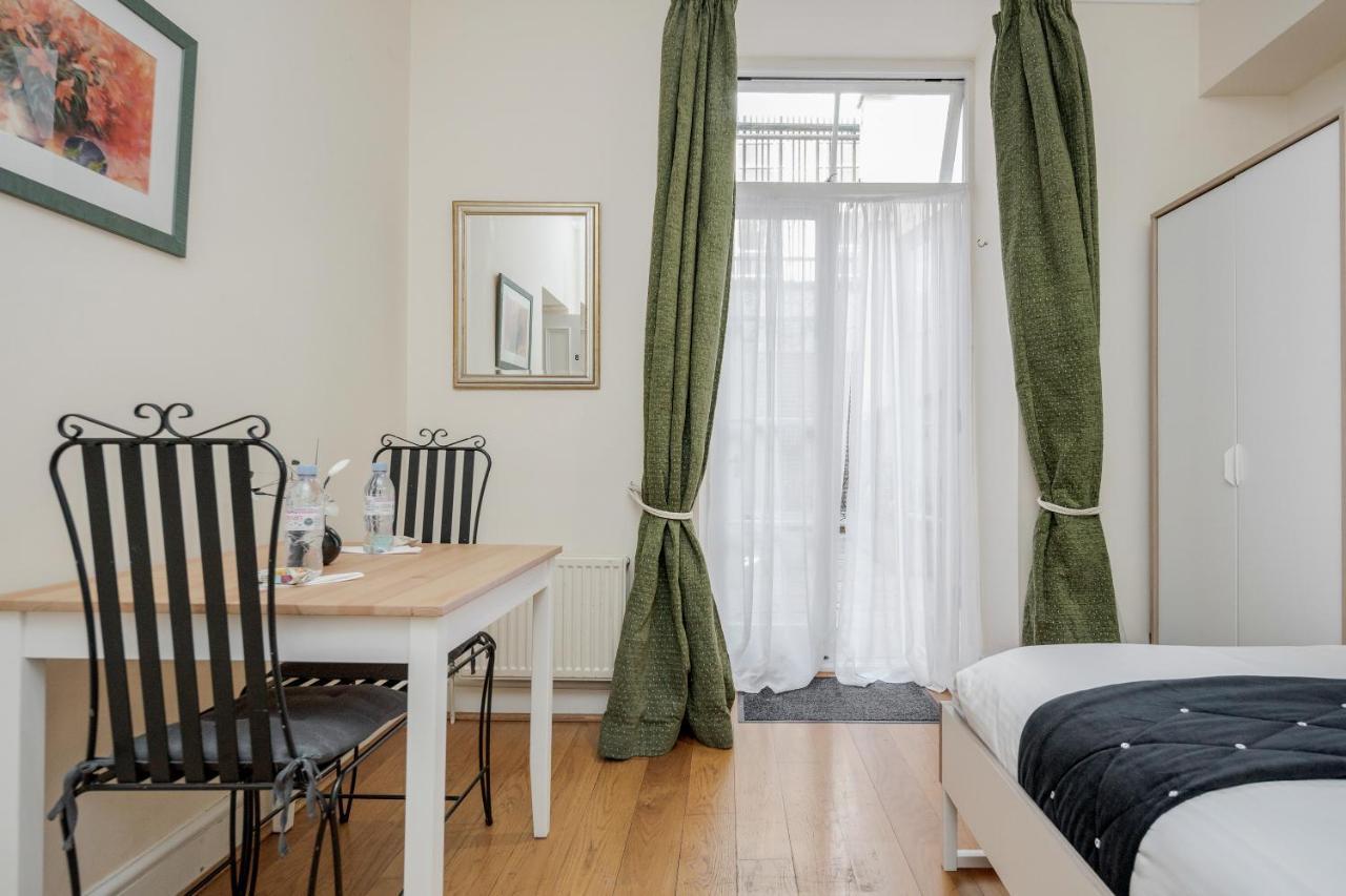 Oxford Street Homestay Londra Dış mekan fotoğraf