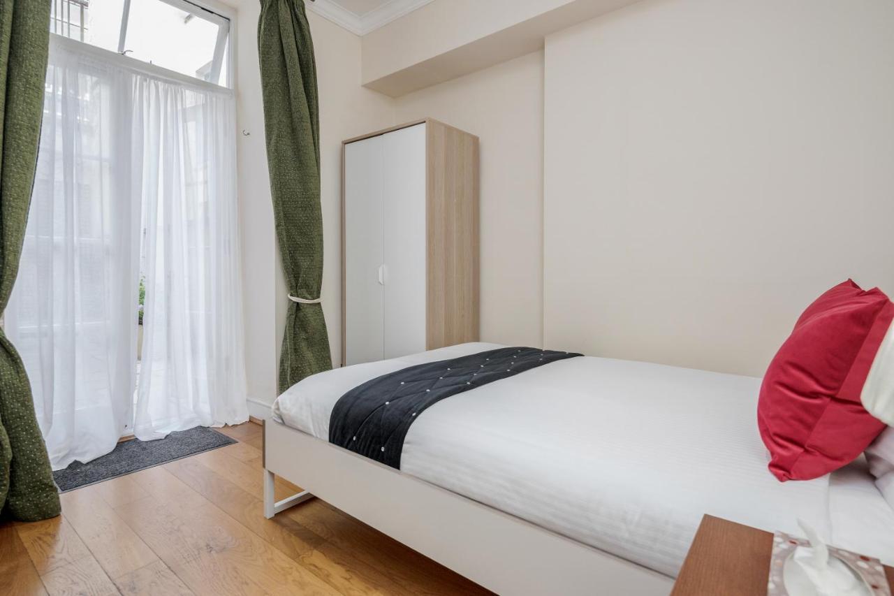 Oxford Street Homestay Londra Dış mekan fotoğraf
